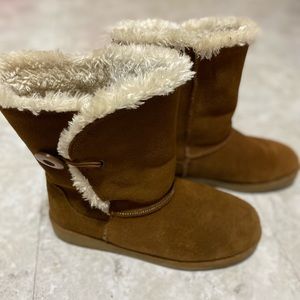 COPY - SO faux fur winter boots! ❄️